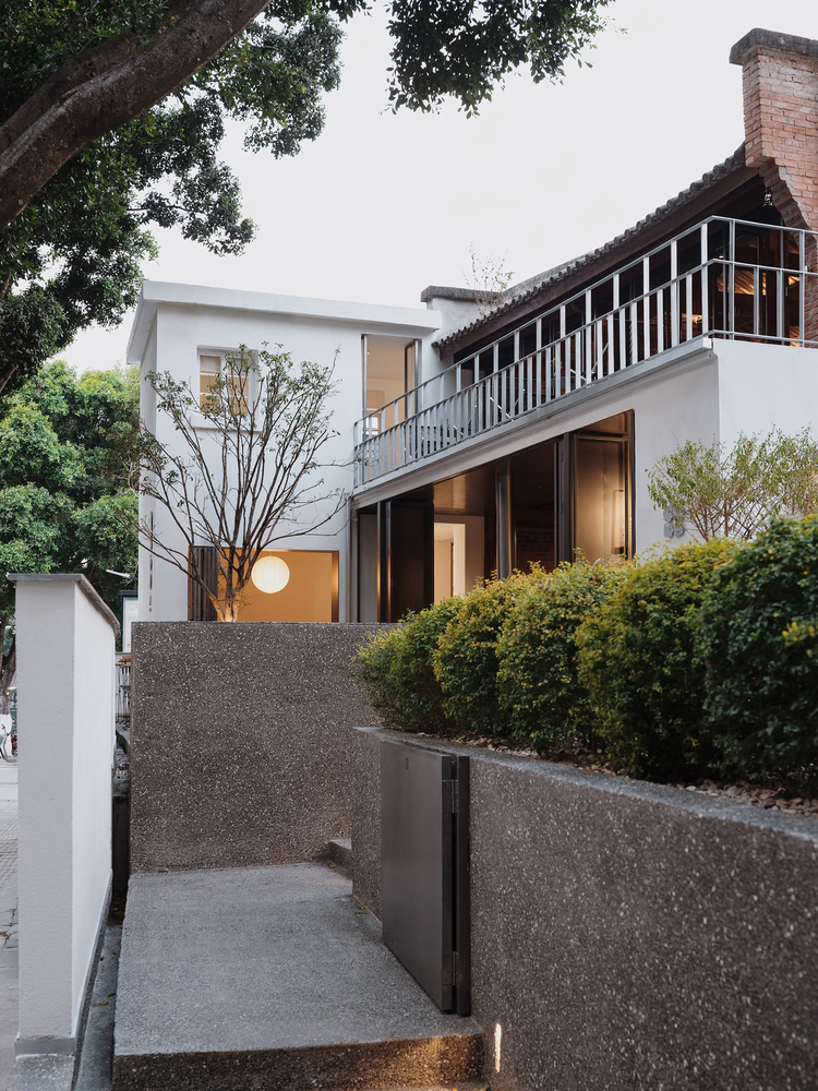 вход с улицы в Scented Coffee