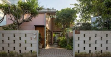 вход в кафе Cafe Hôm