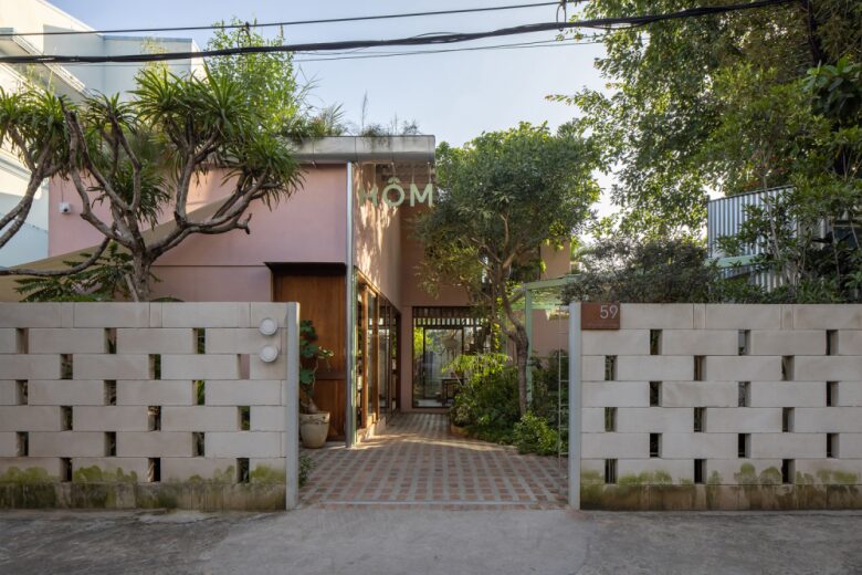 вход в кафе Cafe Hôm