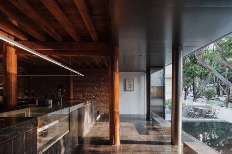 входная зона и барная стойка Scented Coffee