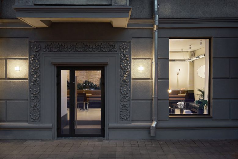 входная зона кафе Acacia с улицы