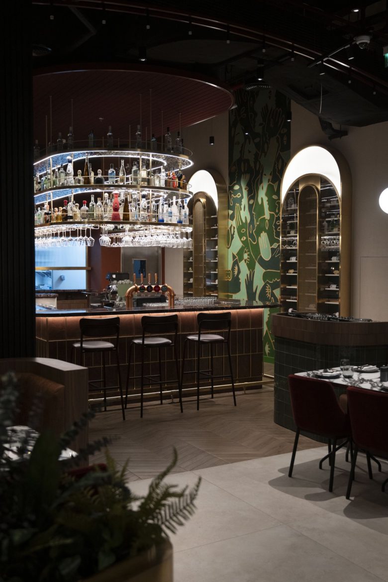 барная стойка Jones Social в Дубае