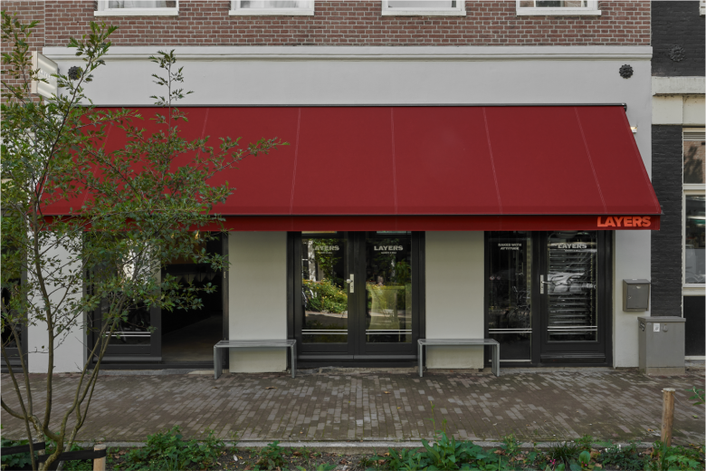 вид на кафе Layers Bakery с улицы