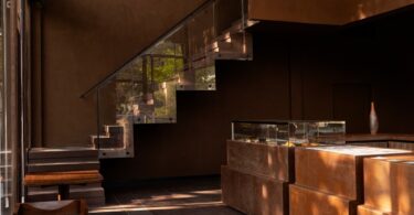 вид на лестницу True Black