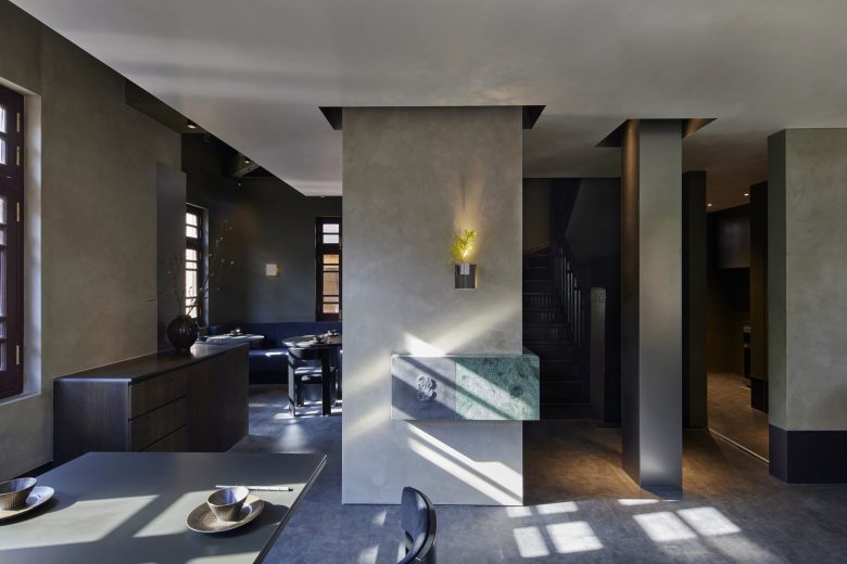 вид на лестницу издалека Conglong restaurant