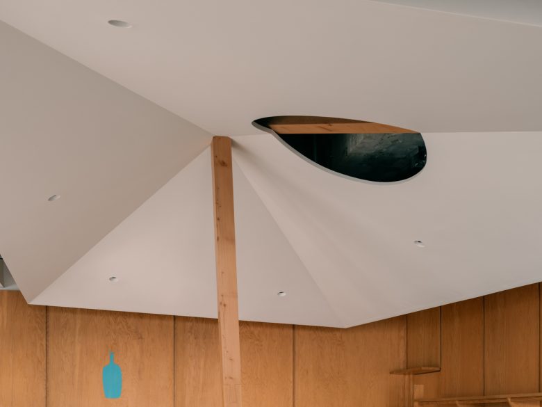 вид на потолок Blue Bottle Coffee at West Bund