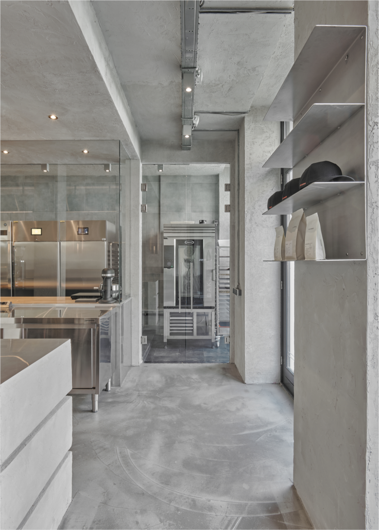 вид на раздевалку Layers Bakery