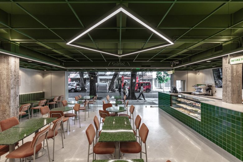 вид от стены на улицу Diletto Pastas – Barrio Chino