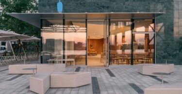 вид с улицы на Blue Bottle Coffee at West Bund