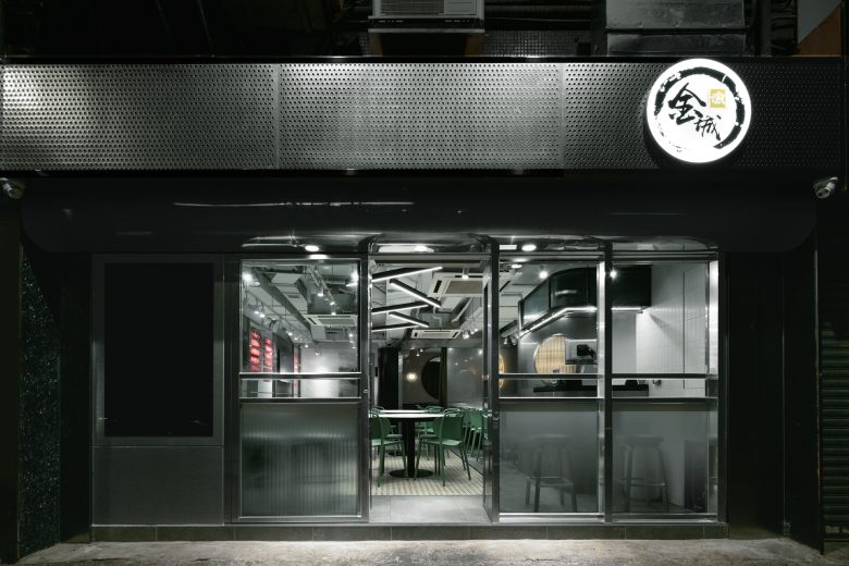 вид с улицы на вход Cha Chaan Teng