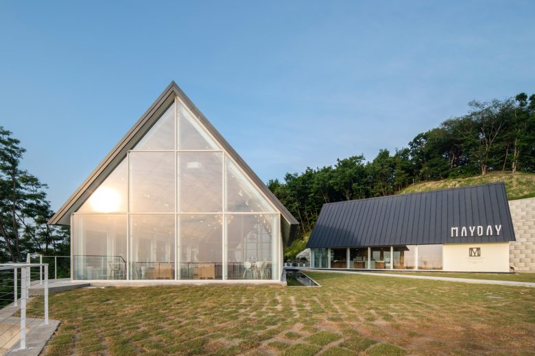 вид со стороны на павильоны May Day Cafe