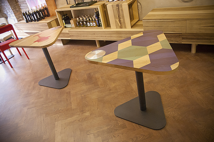 Треугольной формы дизайнерские столы ресторана Vivace