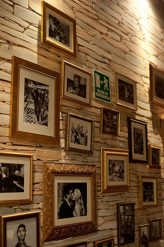 Фотографии на стенах ресторана Volare