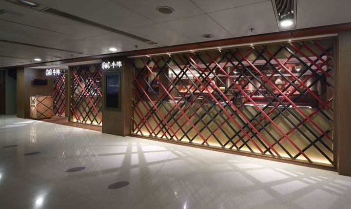 Оригинальная стена из плетёных канатов в интерьере ресторан