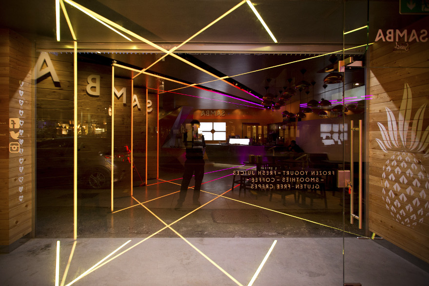 Зеркальные поверхности в дизайне интерьера кафе Samba