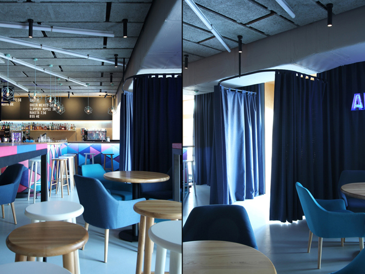 Яркий дизайн клуба: тёмно-синие шторы