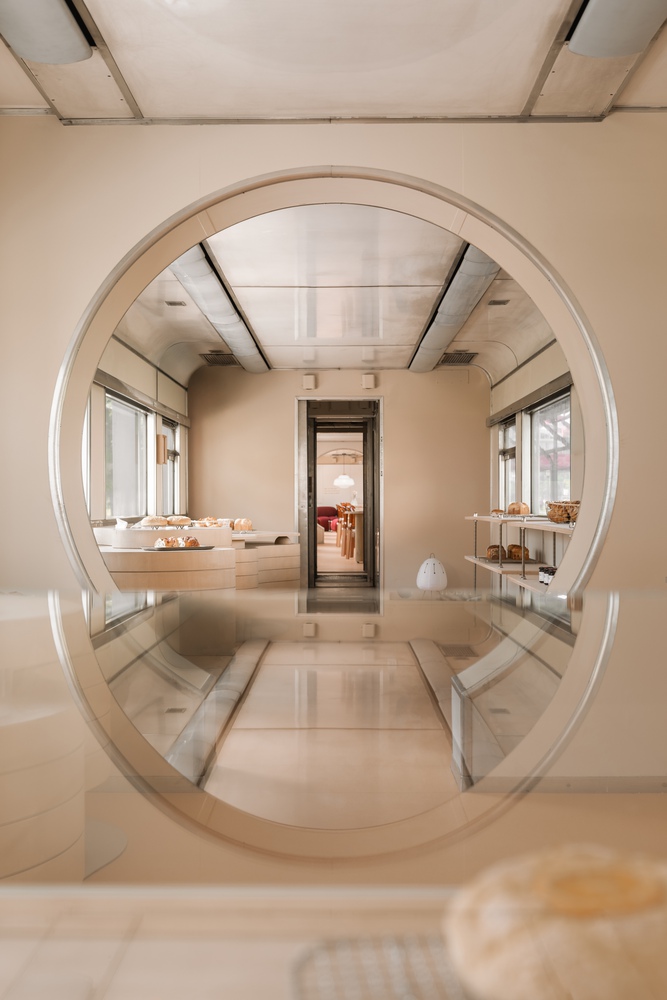 зал с витринами на стенах Horli Baking