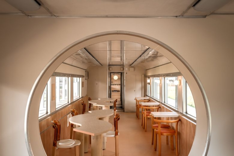 зал со столиками Horli Baking