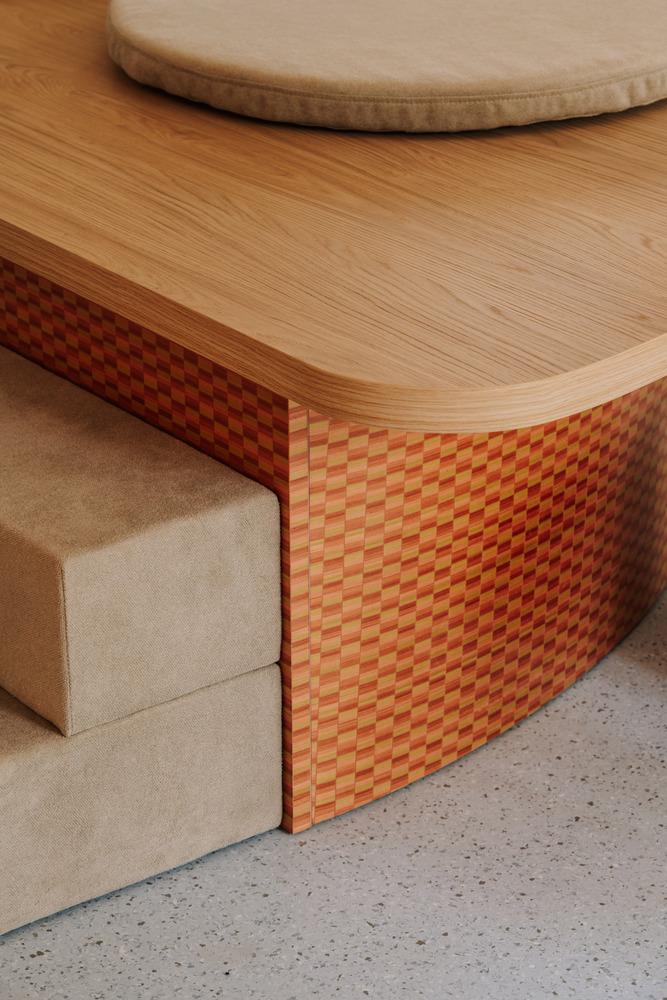 зал подиум-сиденье Sunday Cafe