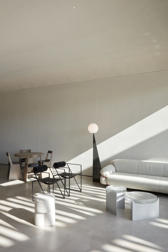 зона обеденная с большим диваном кофейня Orijins