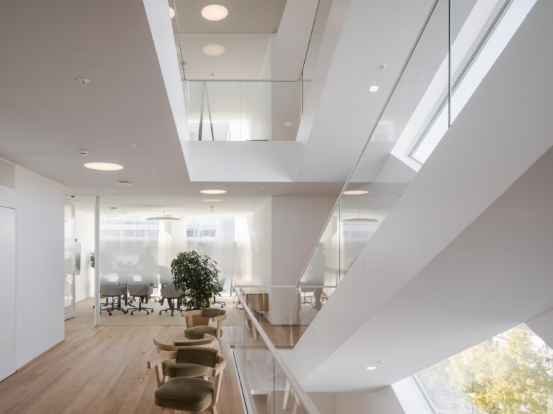 зона у лестницы Helvetia